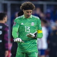 Esposa de Guillermo Ochoa denuncia amenazas en Instagram