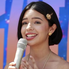 Ángela Aguilar se lleva las críticas por cambiar tonada del Himno Nacional