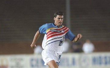 Fue la primera selección en la historia del Super Draft en 1996