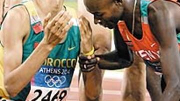 <b>SATISFECHO. </b>El marroquí Hicham El Guerrouj sonríe tras sobrepasar la línea de meta como campeón olímpico.