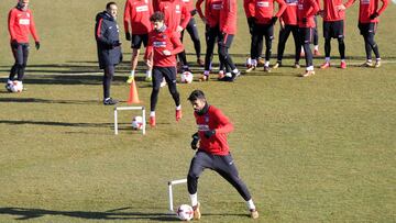 Todas las miradas ayer también, en el entrenamiento del Atlético, para Diego Costa.