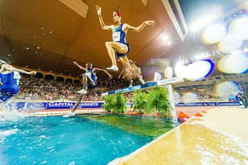 De Burgos, a Dani Arce le apodan el Caimán y corre con una cinta en el pelo que lo corrobora. Tiene 8:20.14 y también un potente final, que le puede valer para estar en la pelea por avanzar de ronda. Corrió en The Match, el encuentro Europa-EE UU de Minsk