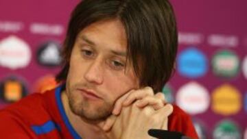 Tomas Rosicky, preocupado por su lesión.