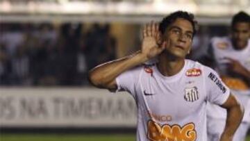 Ganso durante un partido con el Santos.