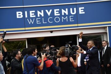 Kylian Mbappé llega al estadio del PSG.