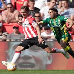 PSV y el 'Chucky' Lozano siguen en la lucha por el título