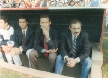 Fue campeón del mundo con Argentina en el Mundial de México 1986. Entrenó al Real Madrid en la temporada 94/95 bajo el mandato de Ramón Mendoza. Ganó con el Real Madrid la Liga de 1995. 
