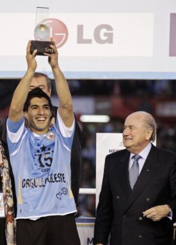 Su gran momento con Uruguay fue el título de campeón de América conseguido en 2011. Además Suárez fue galardonado como mejor jugador del torneo.