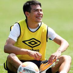 'Chucky' Lozano vuelve a los entrenamientos con el PSV