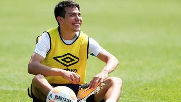 'Chucky' Lozano vuelve a los entrenamientos con el PSV