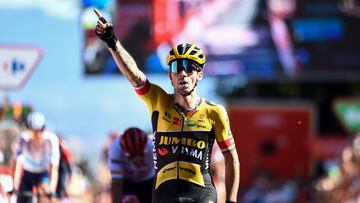 Primoz Roglic celebra la victoria.