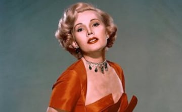 La actriz húngaro-estadounidense Sári Gabor, más conocida como Zsa Zsa Gabor y considerada una de las primeras celebrities, falleció en su casa el 18 de diciembre a los 99 años a consecuencia de un infarto de miocardio. 