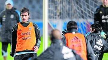 Cruyff vuelve casi entre amigos