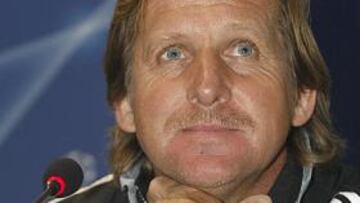 Schuster: "Mezclan el físico y velocidad rusa con la táctica holandesa"