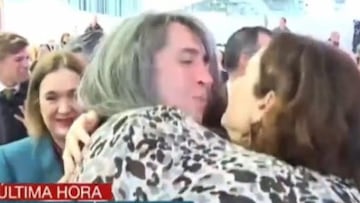 Ya es viral en redes: el ‘no beso’ de Mario Vaquerizo con Ayuso en FITUR
