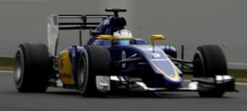 GRA281 MONTMELÓ (BARCELONA), 26/02/2015.- El piloto sueco de Sauder, Marcus Ericsson, durante la primera jornada de la tercera tanda de entrenamientos oficiales de Fórmula Uno que se celebran en el Circuito de Catalunya de Montmeló. EFE/Alberto Estévez