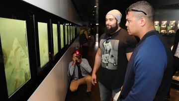 Las superestrellas de la WWE Superstars Rusev y Épico Colón visitaron el Museo del Santiago Bernabéu.