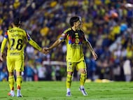 Erick Sanchez and Alejandro Zendejas of America during the 8th round match between America and Guadalajara as part of the Liga BBVA MX, Torneo Apertura 2025 at Ciudad de los Deportes Stadium, on September 13, 2025 in Mexico City, Mexico.