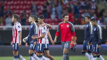 El equipo de Matías Almeyda tampoco puede ganar en casa este torneo. Con unos penales polémicos, Guadalajara y Pachuca igualaron 1-1 en el Estadio Akron. Las semanas siguen pasando y los tapatíos sólo han ganado un partido en lo que va de este semestre, razón por la que ocupa uno de los últimos lugares. Con sólo seis puntos, los rojiblancos son antepenúltimos sólo por encima de Lobos BUAP y Atlas.