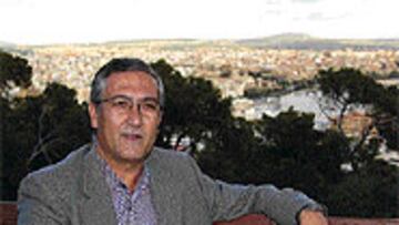 El técnico bermellón no comprende al argentino