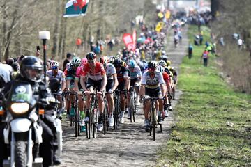 El recorrido contará un año más con 257 kilómetros comprendidos entre Compiegne, al este de París, y el velódromo de Roubaix. Dentro de esa distancia, los ciclistas afrontarán un infierno de 29 tramos adoquinados que conforman un total de 54,5 kilómetros de este tipo de terreno.