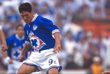 Mauro Germán Camoranesi pasó del Cruz Azul al Verona del fútbol italiano, en el año del 2000.