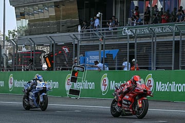 ?lex M¨¢rquez y Marc M¨¢rquez durante la carrera.