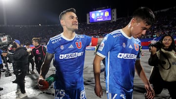Futbol, Universidad de Chile vs Union Espanola.
Fecha 22, Campeonato Nacional 2024.
Los jugadores de Universidad de Chile celebran el triunfo contra Union Espanola durante el partido de primera division disputado en el estadio Nacional en Santiago, Chile.
27/08/2024
Jonnathan Oyarzun/Photosport
Football, Universidad de Chile vs Union Espanola.
22th turn, 2024 National Championship.
Universidad de Chile's players reacts after winning against Union Espanola during the first division match held at the Nacional stadium in Santiago, Chile.
27/08/2024
Jonnathan Oyarzun/Photosport