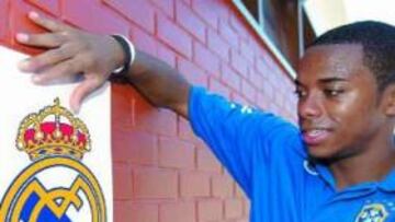 <b> EN BREVE. </B> El presidente del Santos ha señalado que en los próximos días podría haber una solución al caso Robinho.