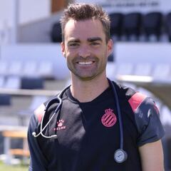 El médico del Espanyol B salva la vida de un aficionado