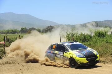 Patricio Muñoz y Miguel Recalt del equipo Eme Racing, ganadores de la R2 Lite.