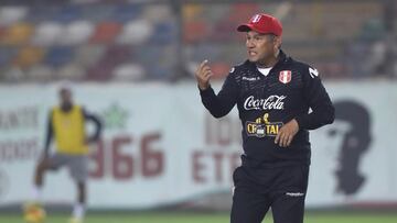 Juan Reynoso, preocupado por la paralización de la Liga 1