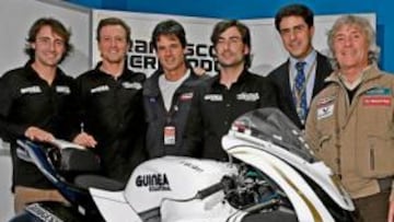 <b>APELLIDOS ILUSTRES. </b>Pablo, Gibernau y Gelete contaron con el apoyo del único español campeón de la cilindrada reina, Álex Crivillé, y del '12+1', Ángel Nieto.