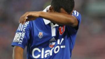 César Cortés lamenta la caída de la U en el estreno ante Emelec.
