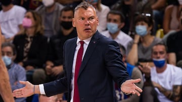 Sarunas Jasikevicius gesticula durante un partido.