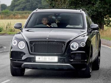 El espectacular auto que estrenó Alexis en Manchester