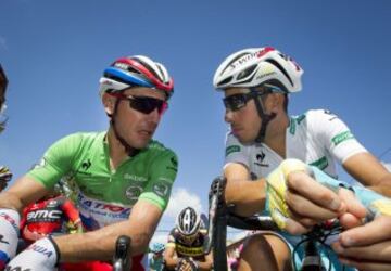 Fabio Aru y Joaquin Rodriguez "Purito" hablan antes de dar comienzo a la 18ª etapa de La Vuelta.