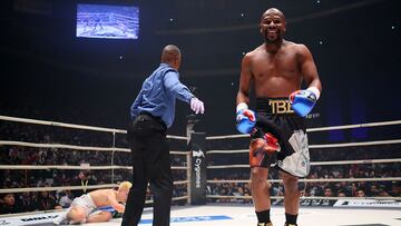 Floyd Mayweather Jr durante su exhibici&oacute;n ante Tenshin Nasukawa.