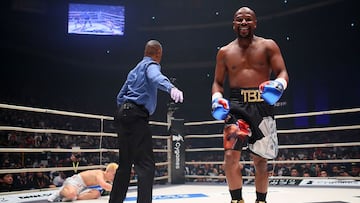 Floyd Mayweather Jr durante su exhibici&oacute;n ante Tenshin Nasukawa.