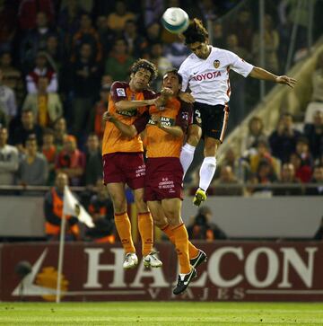 "El Ratón" Ayala fue uno de los grandes defensas centrales de Argentina y del Valencia, entre otros equipos. A pesar de no ser excesivamente alto (1,77 metros) destacó por su faceta goleadora de cabeza.