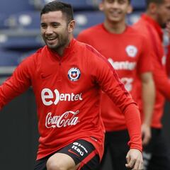 Agente de Eugenio Mena reconoce negociaciones con la U