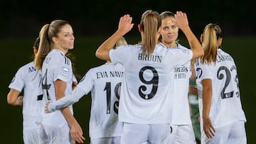 17/10/24
UEFA CHAMPIONS LEAGUE FEMENINA
REAL MADRID FEMENINO - CELTIC FOTBALL CLUB
CELEBRACION DEL GOL 3-0 - SIGNE BRUUN - MELANIE LEUPOLZ - CAROLINE WEIR
PARTIDO FUTBOL FEMENINO