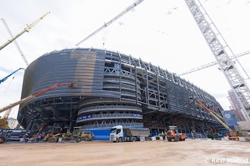 Las obras de remodelaci¨®n del estadio del Real Madrid siguen a buen ritmo y encaran la recta final para su estreno la pr¨®xima temporada.