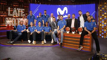 La plantilla del Movistar Estudiantes durante su presentaci&oacute;n.