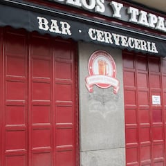 Los locales de Madrid preparan la reapertura: camareros con epis y un metro y medio de distancia
