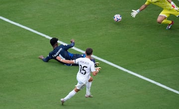 2-0. Trent Alexander-Arnold para Gonzalo Garca, que asiste a Arda Gler en el rea del Pachuca. El jugador turco dispara con la derecha, raso y cruzado, imparable para Carlos Moreno.