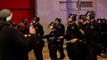 Un senador demócrata desafía al bloque bipartidista y pone en jaque la financiación de nuevos mega-centros de detención de inmigrantes en Georgia. REUTERS/Jill Connelly/File Photo