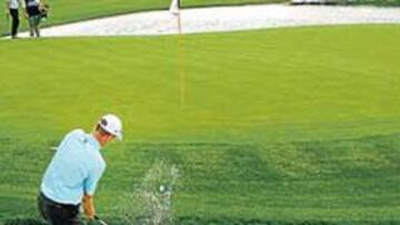 <b>VARIOS CANDIDATOS. </b>El inglés David Lynn, que acabó la jornada a dos golpes, sale de un búnker.