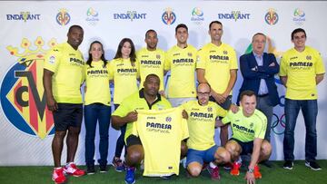 Fernando Roig y Cheryshev, con varios atletas del proyecto Endavant.