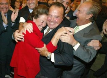 Rita Barberá celebra la elección de Valencia como ciudad de inicio de la Copa América 2003.